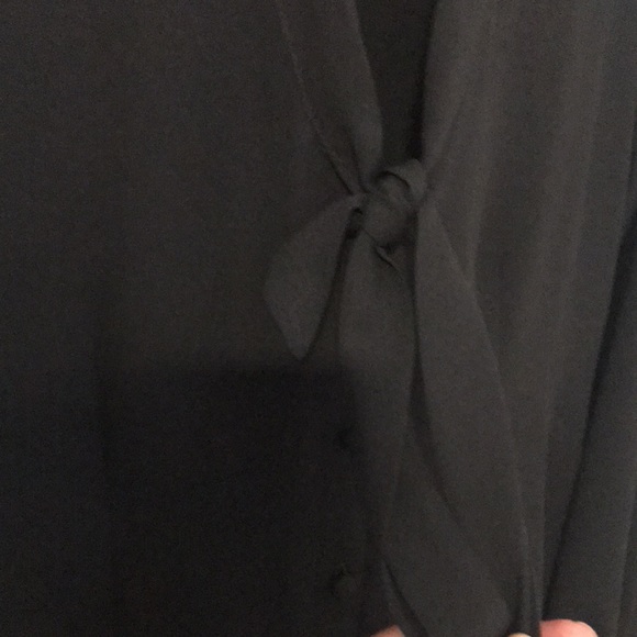 Express tie neck blouse - Picture 4 of 6